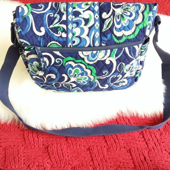 Vera Bradley Blue Print Messenger Bag Flap Close Shoulder Strap - Picture 2 of 9